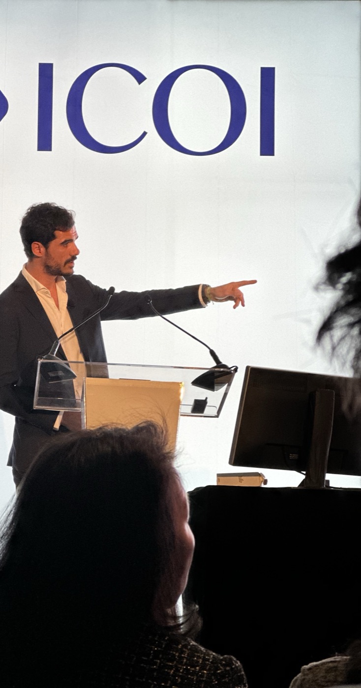Dr. Bernardo Sousa speaking at ICOI, San Diego, United States