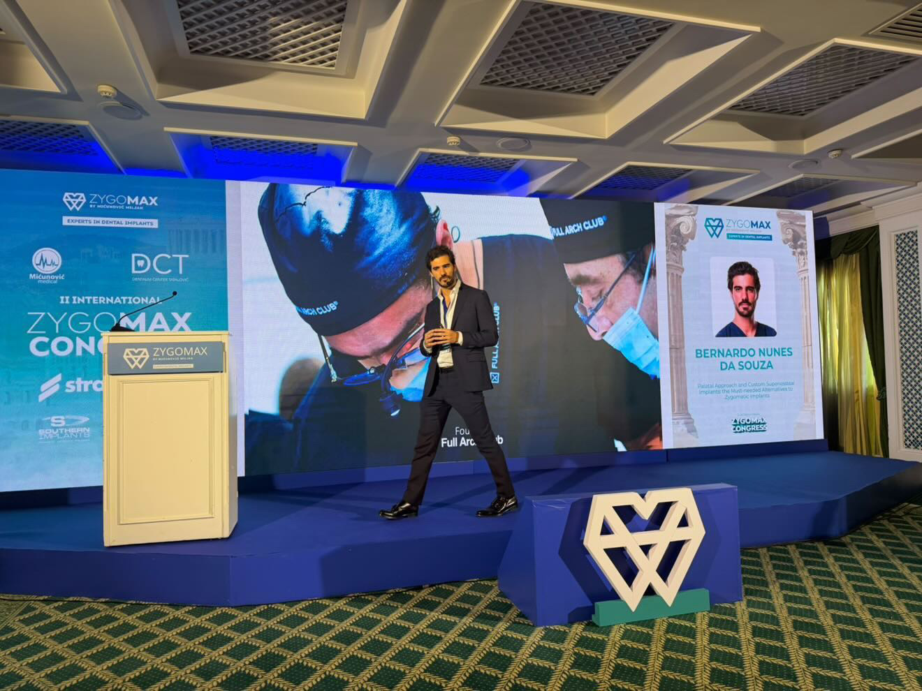 Dr. Bernardo Sousa speaking at II International Zygomax Congress, Athens, Greece